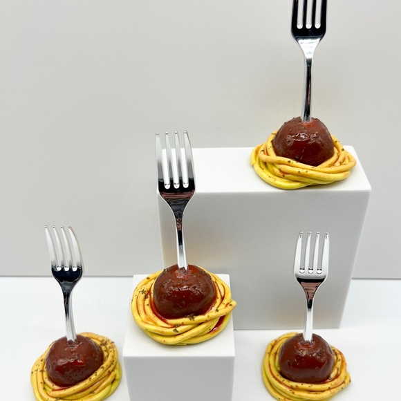 Spaghetti & Meatball Place Card Holders – Set of 4 | Handmade Sculpted Clay - Picture 8 of 12